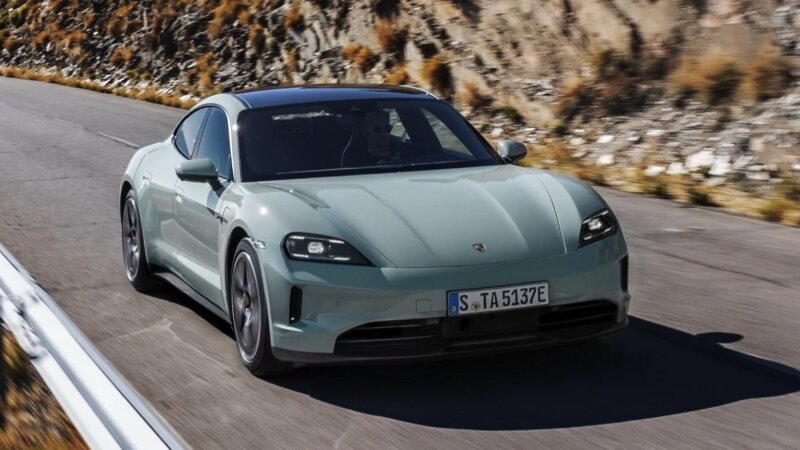 Електромобіль Porsche Taycan на міських дорогах у повсякденному житті