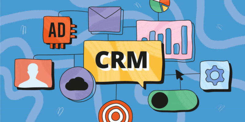 CRM система для інтернет-магазину на екранах ПК та смартфону