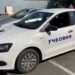 Учень на уроці в автошколі з інструктором