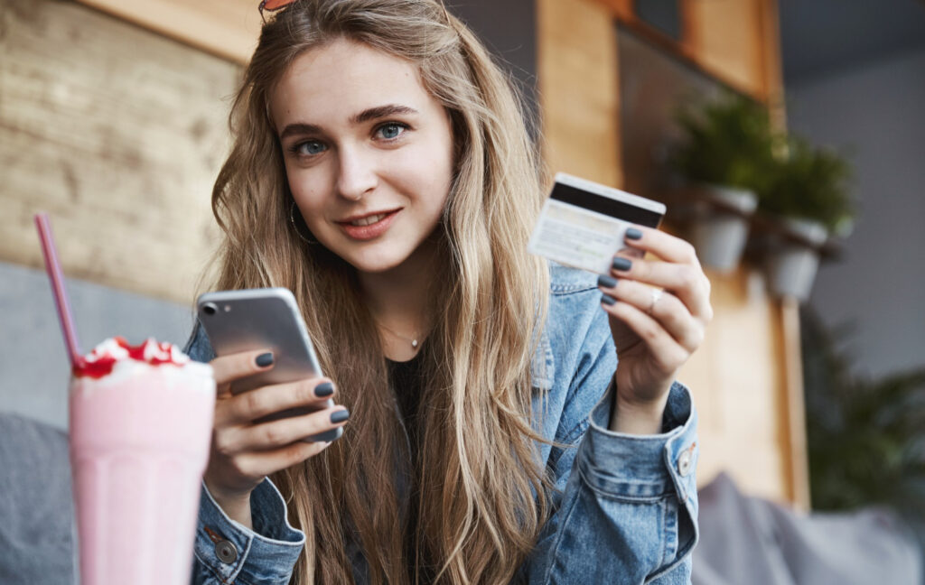 Оформлення банківської картки Visa в Україні у відділенні банку