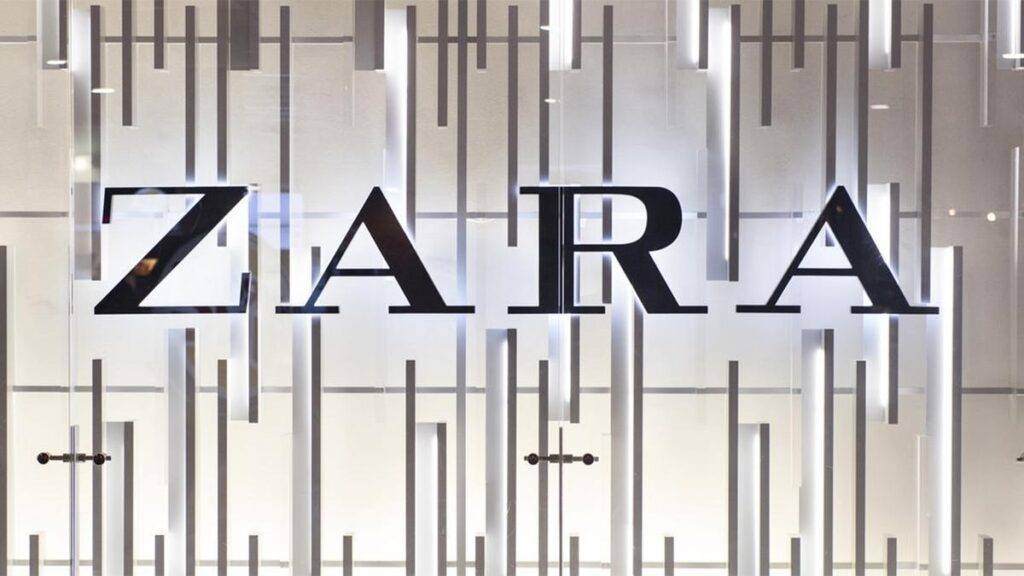 Молоді люди у стильному одязі Zara на вулиці