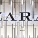 Молоді люди у стильному одязі Zara на вулиці
